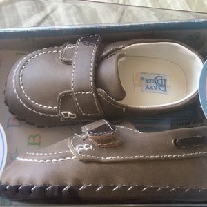 Baby Deer brown soft boat shoes NWT 4 baby boy